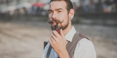 img/1897_the-chin-strap-beard-a-stylish-guide-for-2024.webp
