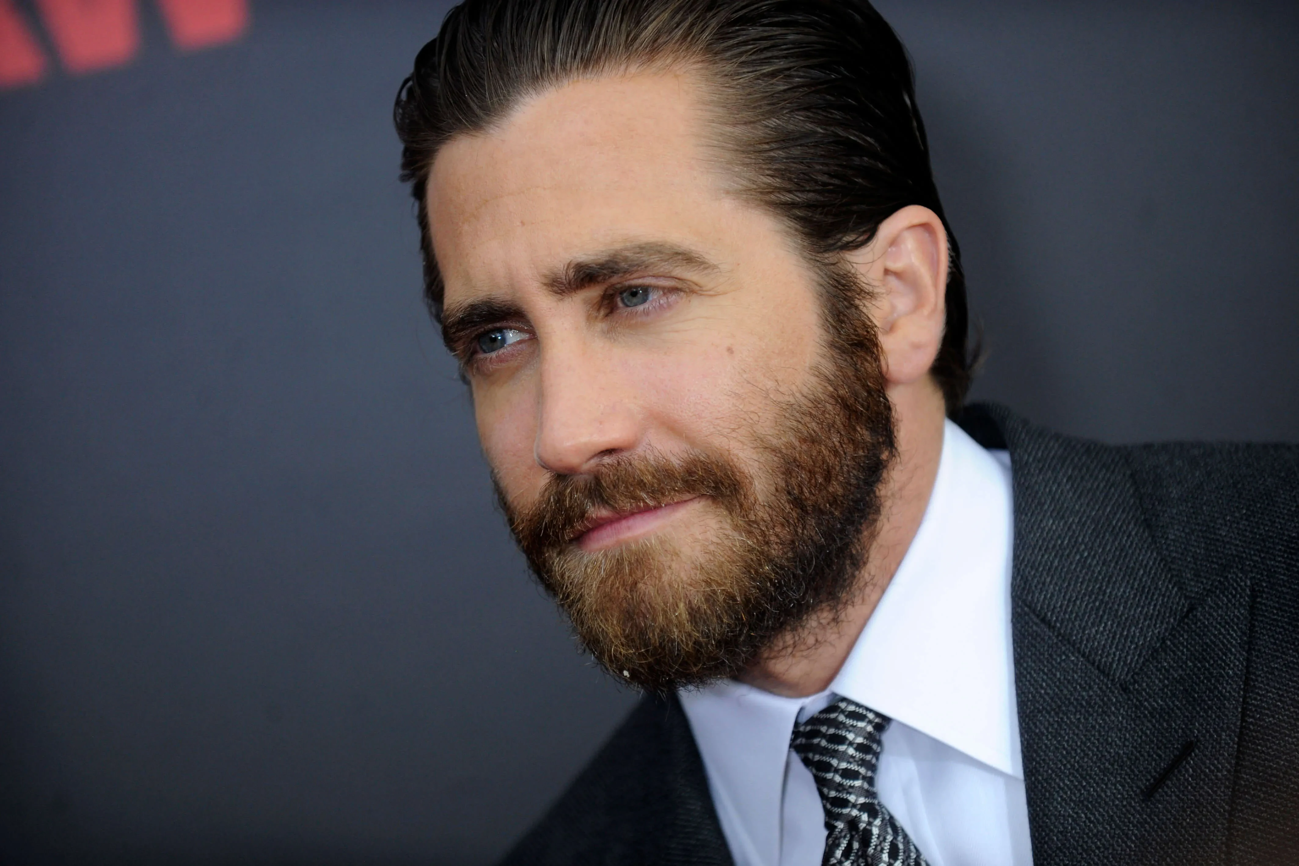 img/1950_level-up-your-look-the-ultimate-guide-to-stylish-beards-in-2024.webp