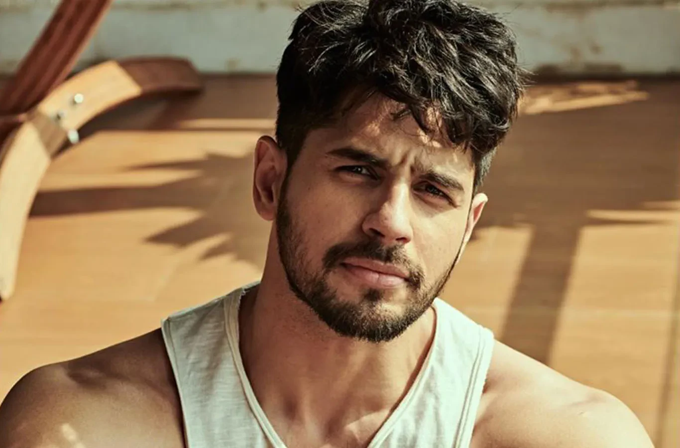 img/1986_sidharth-malhotras-beard-game-a-stylish-look-through-the-years.webp