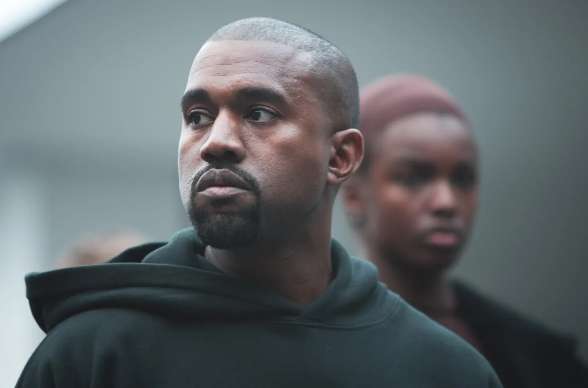 img/2088_kanye-wests-beard-journey-a-style-evolution.webp