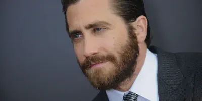 img/1905_round-face-beard-styles-2024-your-guide-to-a-great-look.webp