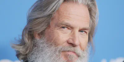 img/1936_rocking-the-gray-your-guide-to-the-best-gray-beard-styles.webp